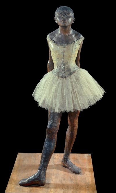 14 lat lub wysoka tancerka ubrana - Rzeźba Edgara Degasa (1834-1917) w brązowej patynie, tiulu i różowej satyny na drewnianej podstawie autorstwa Edgar Degas