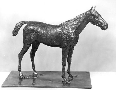 Stojący koń (brąz) (zdjęcie b/w) autorstwa Edgar Degas