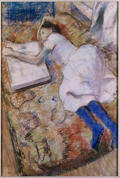 Młoda dziewczyna wyciągnięta patrząc na album, ok. 1889 r. autorstwa Edgar Degas