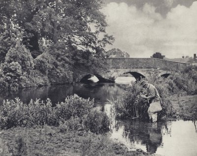 Nad mostem miejskim w Stockbridge (zdjęcie czarno-białe) autorstwa Edward Alfred Barton