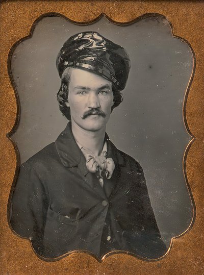 Mężczyzna z wąsami w kapeluszu z olejnej skóry, 1854-55. autorstwa Edward M. Tyler