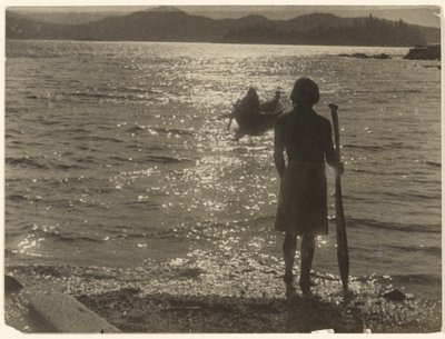 Wzdłuż mglistej miedzianej ścieżki autorstwa Edward S. Curtis
