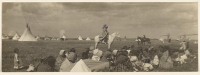 [The Crier - Piegan]. autorstwa Edward S. Curtis