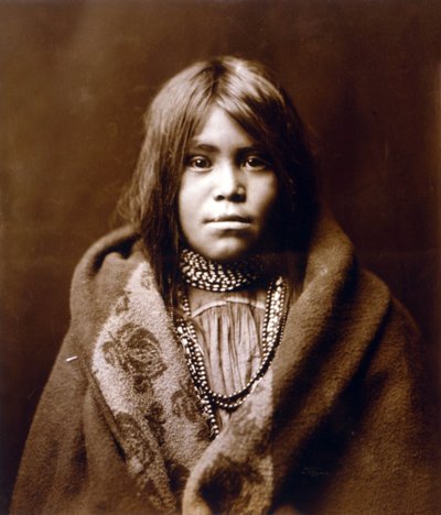 Uma garota Apache, c. 1903, foto Edward S. Curtispolish autorstwa Edward Sheriff Curtis