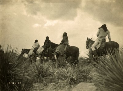 Przed burzą, ok. 1906 r. (zdjęcie czarno-białe) autorstwa Edward Sheriff Curtis