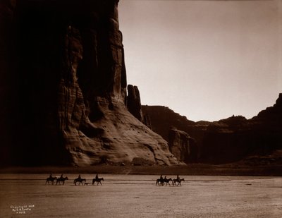 Canyon de Chelly - Navajo autorstwa Edwarda S. Curtisa autorstwa Edward Sheriff Curtis