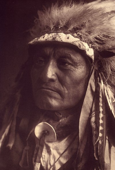 Crazy Thunder, a Sioux Teton (Oglala lub Ogalala) Zdjęcie z tomu 3 encyklopedii Edwarda S. Curtisa (1868-1952) na temat Indian północnoamerykańskich, z przedmową Theodore