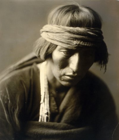 Hastobiga, szaman Navaho autorstwa Edward Sheriff Curtis