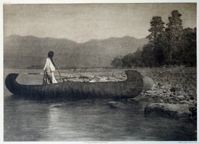 Indianie Ameryki: Indianin na łodzi kajakowej w południowym jeziorze Flathead w stanie Montana autorstwa Edward Sheriff Curtis