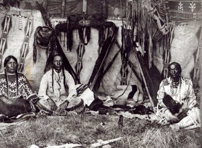 Wnętrze Piegan Lodge autorstwa Edward Sheriff Curtis