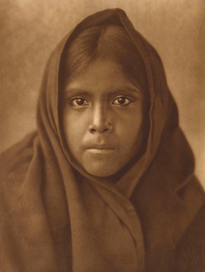 Qahatika Girl, ok. 1907 r. (fotograwiura wielkoformatowa) autorstwa Edward Sheriff Curtis