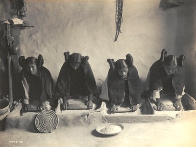 The Mealing Trough - Hopi autorstwa Edwarda S. Curtisa autorstwa Edward Sheriff Curtis