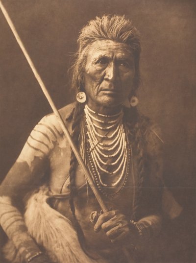 Wilk - Apsaroke, 1908. autorstwa Edward Sheriff Curtis