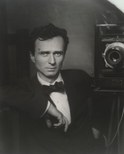 Autoportret z aparatem studyjnym autorstwa Edward Steichen