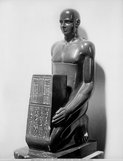 Naoforowy posąg mężczyzny (bazalt) autorstwa Egyptian
