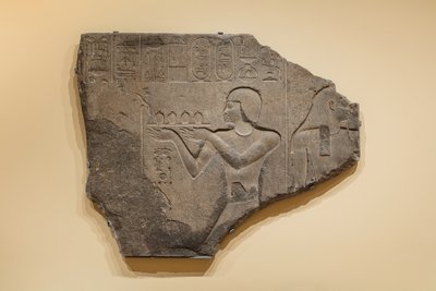 Ulga z Ptolemeuszem II składającym ofiarę bogu, 285-246 p.n.e. (Granit) autorstwa Egyptian
