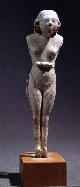 Statuetka nagiej kobiety, okres Thinite, ok. 3100-2700 pne (kość słoniowa hipopotama) autorstwa Egyptian