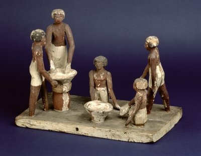 Model pięciu mężczyzn piwowarstwa, z Beni Hasan, Państwa Środka, ok. 2035-1668 pne (malowane drewno) autorstwa Egyptian 11th Dynasty