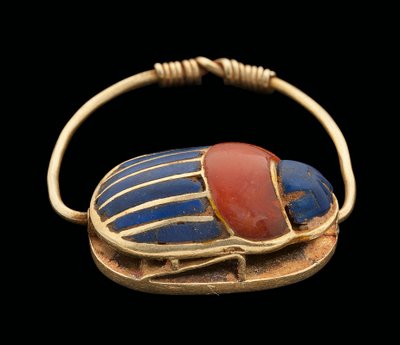 Palec skarabeusz z pierścionkiem, Państwo Środka autorstwa Egyptian 12th Dynasty