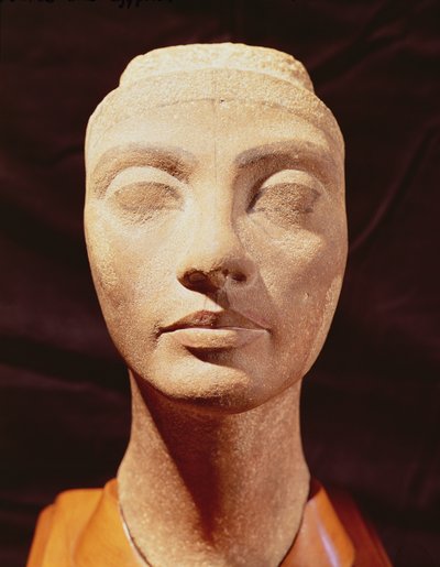 Głowa królewska, prawdopodobnie Nefertiti, z Memphis, New Kingdom (kwarcyt) (patrz także 158683) autorstwa Egyptian 18th Dynasty