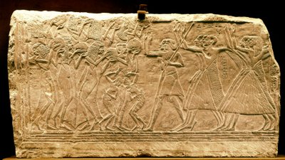 Starożytny Egipt: płaskorzeźba przedstawiająca procesję z tancerką. Nowe imperium. Regne Ramzesa II. XIV wiek p.n.e. Muzeum Kairskie. Egipt autorstwa Egyptian 18th Dynasty