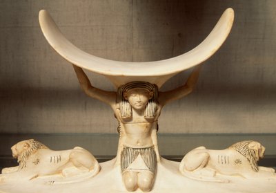 Zagłówek z rzeźbionej kości słoniowej wspierany przez Shu, personifikacja powietrza, z Grobowca Tutanchamona, cywilizacja egipska, XVIII dynastia autorstwa Egyptian 18th Dynasty