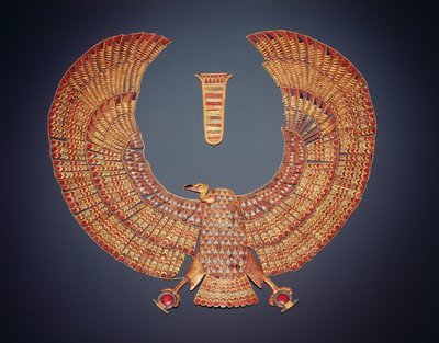 Obroża w kształcie bogini sępów Nechbet, z grobowca Tutanchamona (ok. 1370-1352 pne) Nowe Królestwo (złoto inkrustowane kamieniami półszlachetnymi) (patrz także 153789) autorstwa Egyptian 18th Dynasty