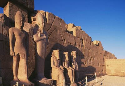 Kolosalne posągi ze Świątyni Amona, Nekropolia Tebańska, Luksor, Egipt, Nowe Państwo, XVIII dynastia autorstwa Egyptian 18th Dynasty