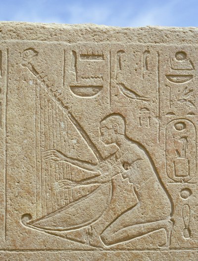 Fragment reliefu przedstawiającego muzyka, Karnark (zdjęcie ilustracyjne) autorstwa Egyptian 18th Dynasty