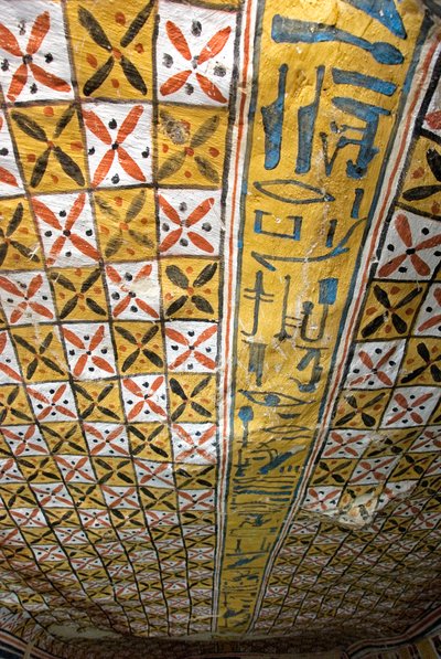 Starożytność egipska: sufit ozdobiony motywami geometrycznymi, Grób Roya (TT255). XVIII dynastia. Z Zachodniego Brzegu Luksoru, Egipt autorstwa Egyptian 18th Dynasty