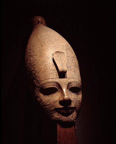 Starożytność egipska: kolosalna głowa Amenophisa III (Amenhotepa). Rzeźba z różowego granitu. XIV wiek p.n.e. XVIII dynastia. Muzeum Luksorskie (Luksor lub Luqsor). Egipt autorstwa Egyptian 18th Dynasty