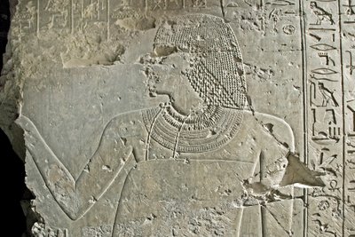 Egipskie antyki: przedstawienie wezyra Ramose. Płaskorzeźba jego grobowca (XVIII dynastia). Luksor, Teby, grób szlachciców Egipt autorstwa Egyptian 18th Dynasty