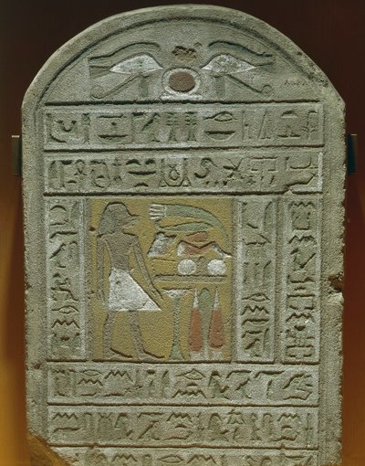 Stela nagrobna Ibi, mistrza komnaty w pałacu królewskim Zmarły przed ofiarami pogrzebowymi U góry oczy ochronne i hieroglif „Shen”, co oznacza „wieczność” autorstwa Egyptian 18th Dynasty