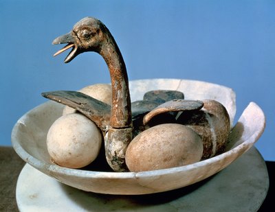 Pokrywka alabastrowego słoja ozdobiona ptakiem w gnieździe zawierającym jajka, z grobowca Tutanchamona (ok. 1370-52 pne) Nowe Państwo (drewno malowane i stiukowe) autorstwa Egyptian 18th Dynasty