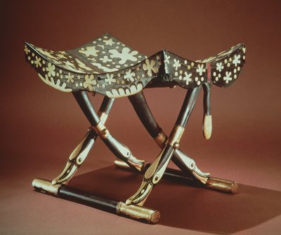Model składanego stołka, z Grobowca Tutanchamona, Nowe Państwo (heban inkrustowany kością słoniową) autorstwa Egyptian 18th Dynasty