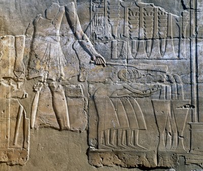 Kapłan nadzorujący pracę kobiet, relief ścienny, kolumnada świątyni Amona (lista światowego dziedzictwa Unesco) autorstwa Egyptian 18th Dynasty