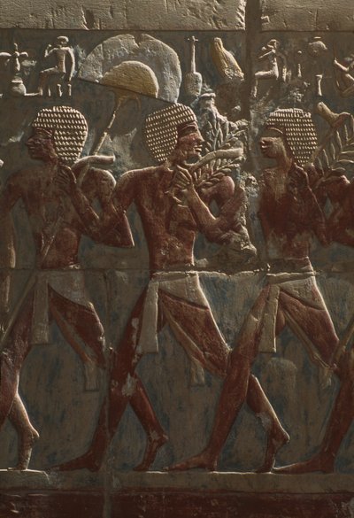 Relief przedstawiający paradę ku czci bogini Hathor, szczegół, ze świątyni grobowej w Hatszepsut (ok. 1503-1482 pne) Nowe Królestwo (malowany wapień) (patrz także 382845) autorstwa Egyptian 18th Dynasty