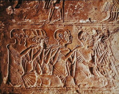 Relief przedstawiający niewidomych śpiewaków i harfistę, z grobowca Meryre, Nowe Królestwo autorstwa Egyptian 18th Dynasty