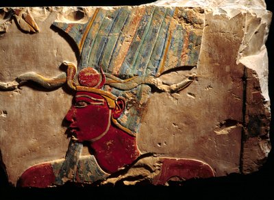 Relief przedstawiający koronę faraona Totmesa (Tutmozisa lub Tutmozisa) III korona Atef autorstwa Egyptian 18th Dynasty