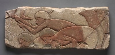 Talatat: Mężczyźni motykujący ziemię, ok. 1353-1347 p.n.e. (malowany piaskowiec) autorstwa Egyptian 18th Dynasty