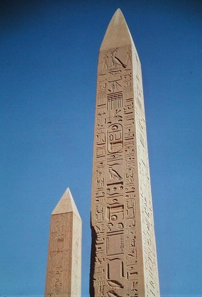 Obeliski Totmesa I (1504-1492 pne) i Hatszepsut (1473-1458 pne) w Wielkiej Świątyni Amona, Nowe Królestwo autorstwa Egyptian 18th Dynasty