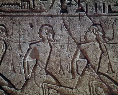 Asyryjscy więźniowie Ramzesa II, relief, główna świątynia Abu Simbel (lista światowego dziedzictwa UNESCO) autorstwa Egyptian 19th Dynasty