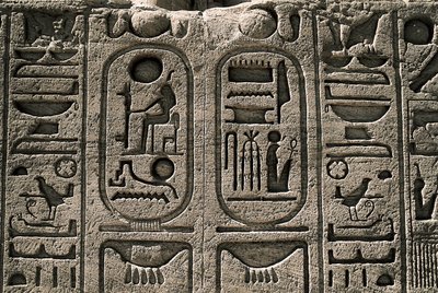 Starożytność Egipska: relief Świątyni Ramzesa II. 1271-1256 p.n.e., Abu Simbel, Asuan, Egipt autorstwa Egyptian 19th Dynasty