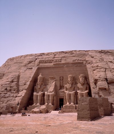 Starożytność egipska: Kolos ze świątyni Ramzesa II. 1271-1256 pne. Abu Simbel (Abu simbel), Asuan, Egipt autorstwa Egyptian 19th Dynasty