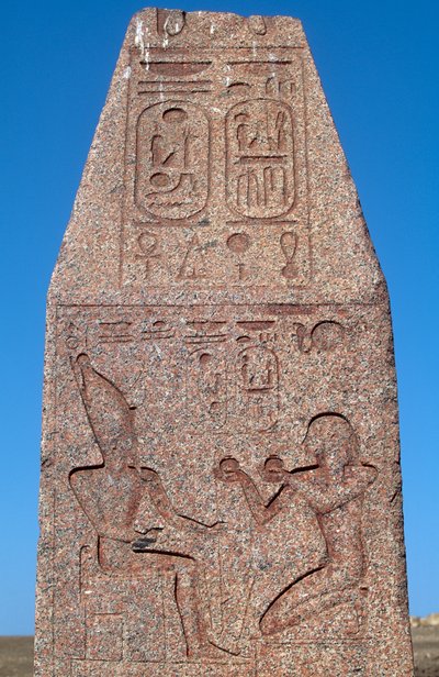 Obelisk z płaskorzeźbami i inskrypcjami Ramzesa II, Wielka Świątynia Amona, Tanis, Egipt, cywilizacja egipska, Nowe Państwo, dynastia XIX autorstwa Egyptian 19th Dynasty
