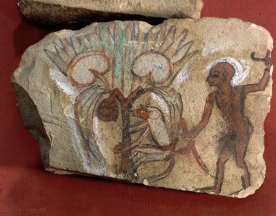 Ostrakon przedstawiający małpę zbierającą daktyle obserwowaną przez młodego mężczyznę z Egiptu, Teby Zachodnie, Deir el-Medina autorstwa Egyptian 19th Dynasty