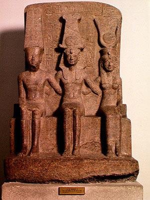 Ramzes II (1304-1237 pne) siedzący pomiędzy Amonem i Mut, z Karnaku, Nowe Królestwo, ok. 1279-13 pne (granit) autorstwa Egyptian 19th Dynasty