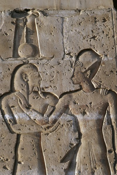 Relief przedstawiający faraona z bogiem Horusem, portyk świątyni Setiego I autorstwa Egyptian 19th Dynasty