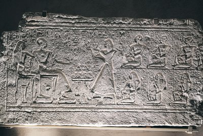 Ulga Ptahotepa i Tausereta z Sakkary, para otrzymująca oferty od najstarszego syna Amenheba i innych dzieci autorstwa Egyptian 19th Dynasty