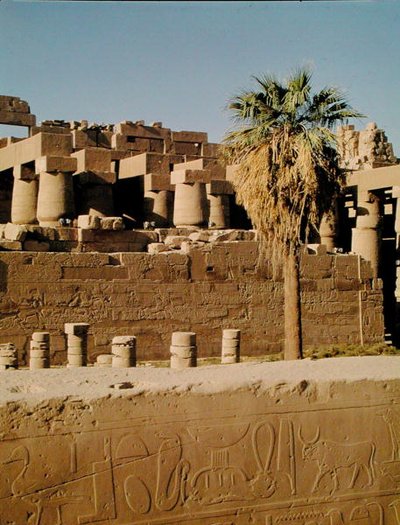 Ściana Ramzesa II i Świątynia Totmesa autorstwa Egyptian 19th Dynasty